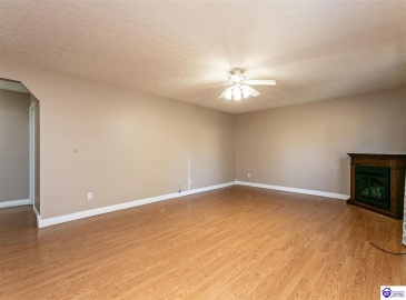 Clubhouse Lane, Glasgow, Kentucky 42141, ,2 BathroomsBathrooms,For Sale,Clubhouse Lane,HK24004075