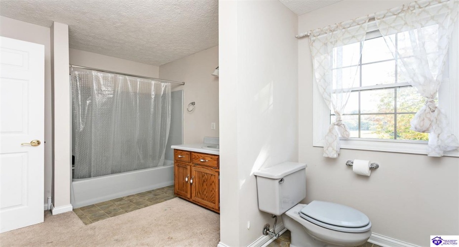 Clubhouse Lane, Glasgow, Kentucky 42141, ,2 BathroomsBathrooms,For Sale,Clubhouse Lane,HK24004075