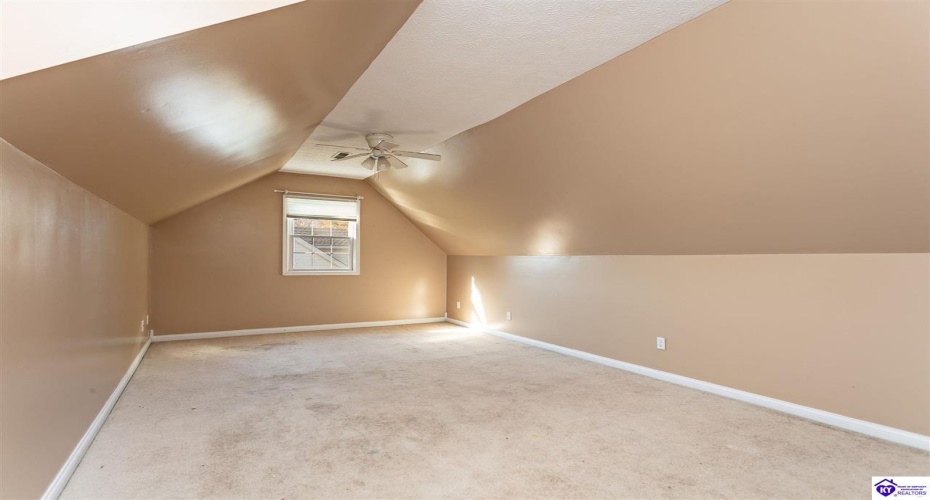 Clubhouse Lane, Glasgow, Kentucky 42141, ,2 BathroomsBathrooms,For Sale,Clubhouse Lane,HK24004075