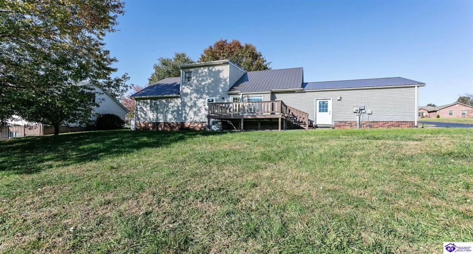 Clubhouse Lane, Glasgow, Kentucky 42141, ,2 BathroomsBathrooms,For Sale,Clubhouse Lane,HK24004075