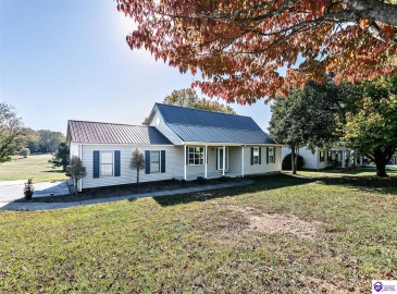 Clubhouse Lane, Glasgow, Kentucky 42141, ,2 BathroomsBathrooms,For Sale,Clubhouse Lane,HK24004075