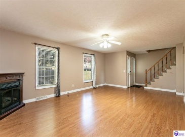 Clubhouse Lane, Glasgow, Kentucky 42141, ,2 BathroomsBathrooms,For Sale,Clubhouse Lane,HK24004075