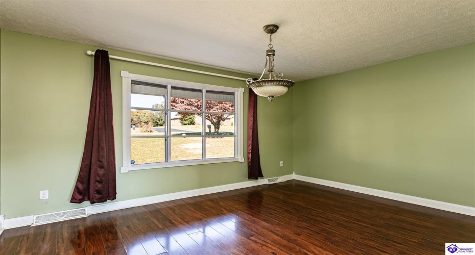 Clubhouse Lane, Glasgow, Kentucky 42141, ,2 BathroomsBathrooms,For Sale,Clubhouse Lane,HK24004075