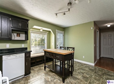 Clubhouse Lane, Glasgow, Kentucky 42141, ,2 BathroomsBathrooms,For Sale,Clubhouse Lane,HK24004075