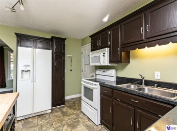 Clubhouse Lane, Glasgow, Kentucky 42141, ,2 BathroomsBathrooms,For Sale,Clubhouse Lane,HK24004075