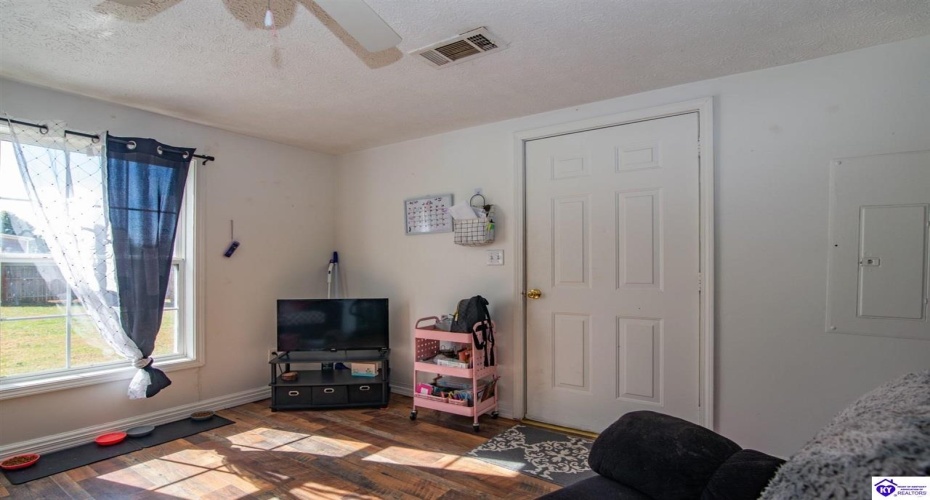 Dixie Highway, Upton, Kentucky 42784, ,1 BathroomBathrooms,For Sale,Dixie Highway,HK24004082