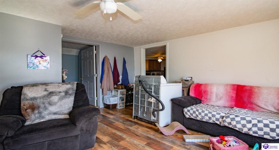 Dixie Highway, Upton, Kentucky 42784, ,1 BathroomBathrooms,For Sale,Dixie Highway,HK24004082