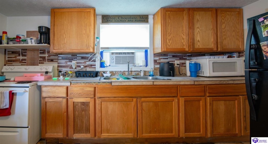 Dixie Highway, Upton, Kentucky 42784, ,1 BathroomBathrooms,For Sale,Dixie Highway,HK24004082