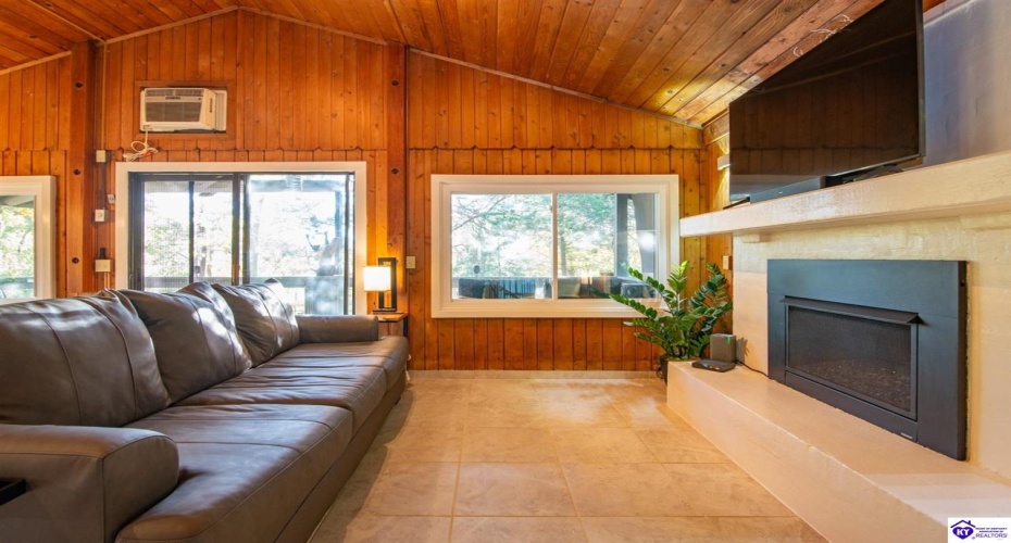 Sunny View Road, Brandenburg, Kentucky 40108, ,2 BathroomsBathrooms,For Sale,Sunny View Road,HK24004083