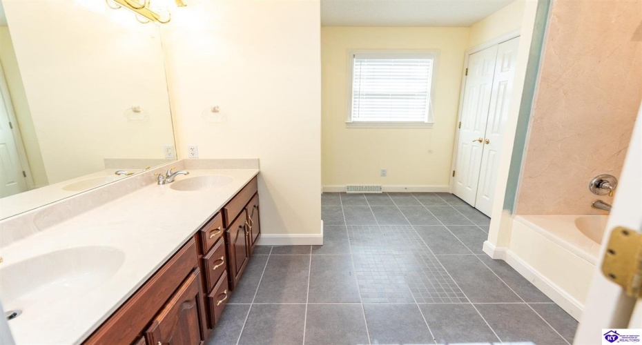 Owsley Road, Rineyville, Kentucky 40162, ,4 BathroomsBathrooms,For Sale,Owsley Road,HK24004087