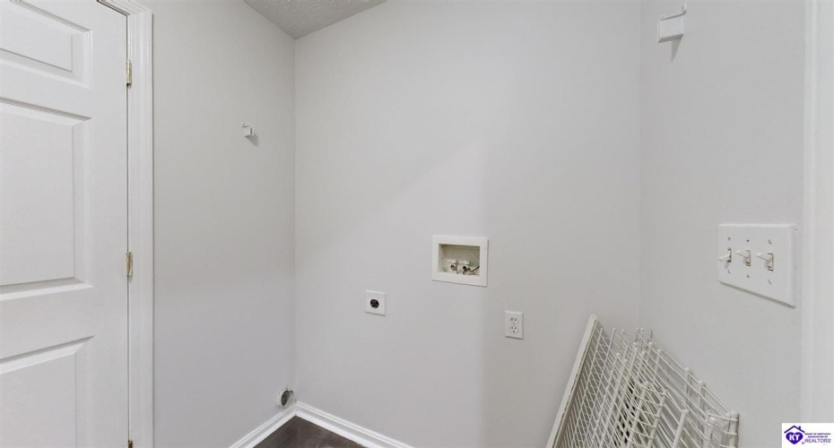 Grandel Meadow Ct, Louisville, Kentucky 40258, ,3 BathroomsBathrooms,For Sale,Grandel Meadow Ct,HK24004094