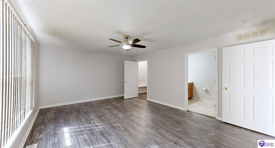 Grandel Meadow Ct, Louisville, Kentucky 40258, ,3 BathroomsBathrooms,For Sale,Grandel Meadow Ct,HK24004094