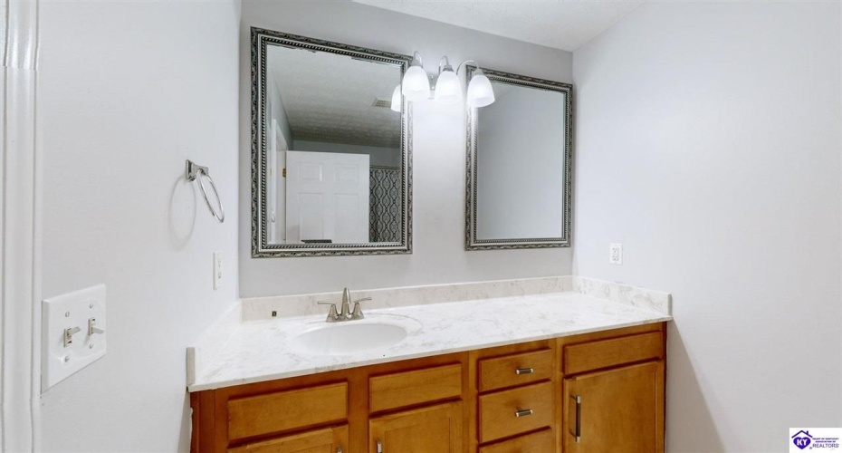 Grandel Meadow Ct, Louisville, Kentucky 40258, ,3 BathroomsBathrooms,For Sale,Grandel Meadow Ct,HK24004094