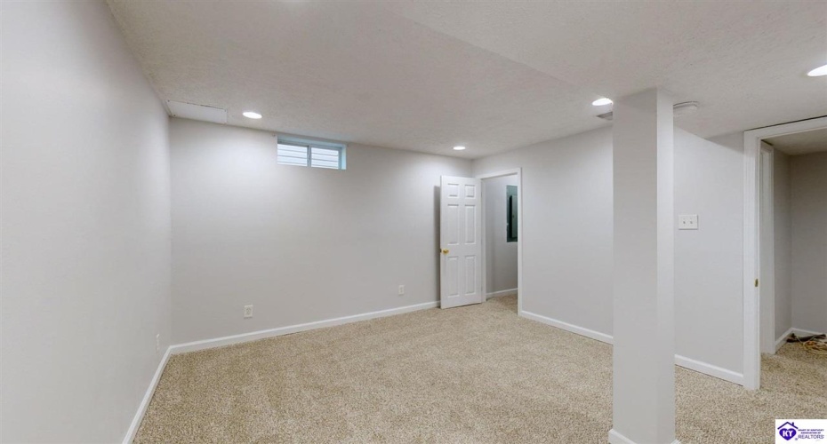 Grandel Meadow Ct, Louisville, Kentucky 40258, ,3 BathroomsBathrooms,For Sale,Grandel Meadow Ct,HK24004094