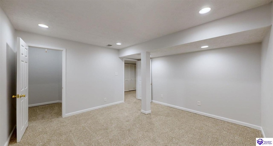 Grandel Meadow Ct, Louisville, Kentucky 40258, ,3 BathroomsBathrooms,For Sale,Grandel Meadow Ct,HK24004094