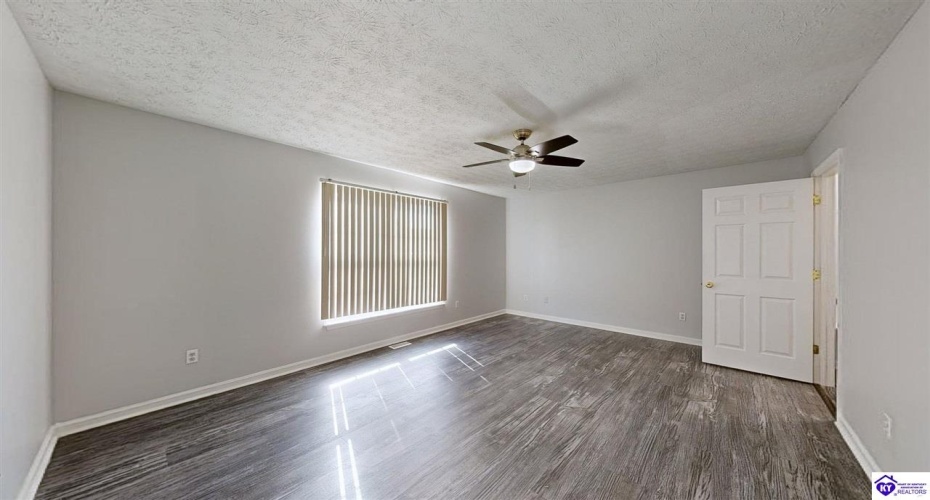 Grandel Meadow Ct, Louisville, Kentucky 40258, ,3 BathroomsBathrooms,For Sale,Grandel Meadow Ct,HK24004094