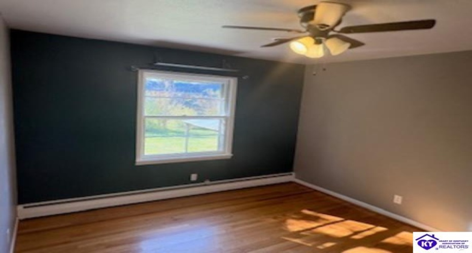 Commanche Drive, Elizabethtown, Kentucky 42701, ,2 BathroomsBathrooms,For Sale,Commanche Drive,HK24004105