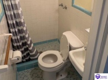 Commanche Drive, Elizabethtown, Kentucky 42701, ,2 BathroomsBathrooms,For Sale,Commanche Drive,HK24004105