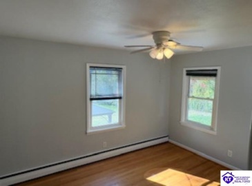 Commanche Drive, Elizabethtown, Kentucky 42701, ,2 BathroomsBathrooms,For Sale,Commanche Drive,HK24004105