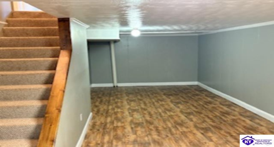 Commanche Drive, Elizabethtown, Kentucky 42701, ,2 BathroomsBathrooms,For Sale,Commanche Drive,HK24004105