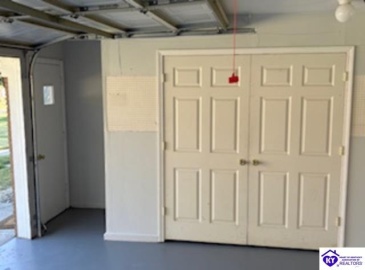 Commanche Drive, Elizabethtown, Kentucky 42701, ,2 BathroomsBathrooms,For Sale,Commanche Drive,HK24004105