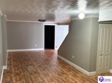 Commanche Drive, Elizabethtown, Kentucky 42701, ,2 BathroomsBathrooms,For Sale,Commanche Drive,HK24004105