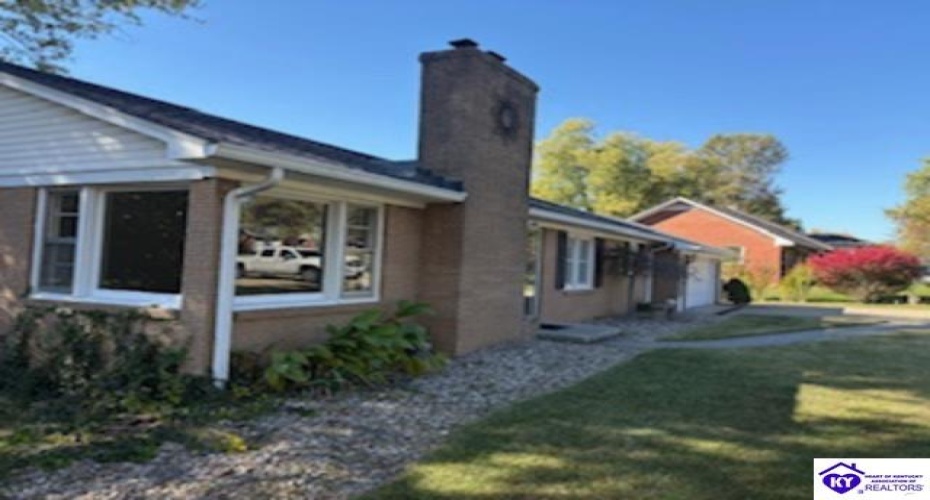 Commanche Drive, Elizabethtown, Kentucky 42701, ,2 BathroomsBathrooms,For Sale,Commanche Drive,HK24004105