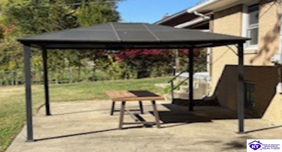 Commanche Drive, Elizabethtown, Kentucky 42701, ,2 BathroomsBathrooms,For Sale,Commanche Drive,HK24004105