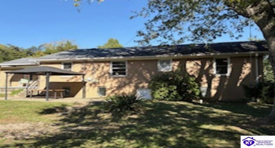 Commanche Drive, Elizabethtown, Kentucky 42701, ,2 BathroomsBathrooms,For Sale,Commanche Drive,HK24004105