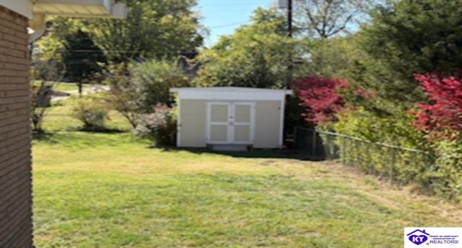 Commanche Drive, Elizabethtown, Kentucky 42701, ,2 BathroomsBathrooms,For Sale,Commanche Drive,HK24004105