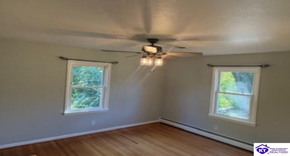 Commanche Drive, Elizabethtown, Kentucky 42701, ,2 BathroomsBathrooms,For Sale,Commanche Drive,HK24004105