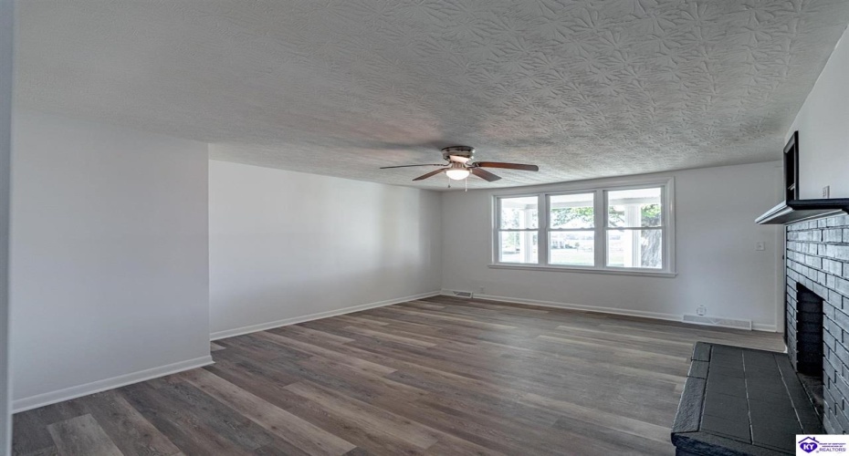 Country Lane, Magnolia, Kentucky 42757, ,2 BathroomsBathrooms,For Sale,Country Lane,HK24004101