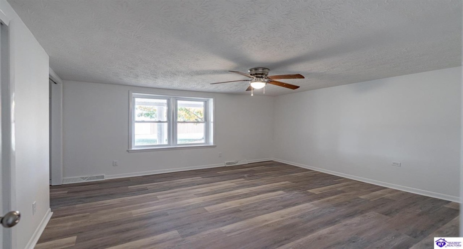 Country Lane, Magnolia, Kentucky 42757, ,2 BathroomsBathrooms,For Sale,Country Lane,HK24004101