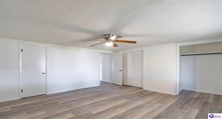 Country Lane, Magnolia, Kentucky 42757, ,2 BathroomsBathrooms,For Sale,Country Lane,HK24004101