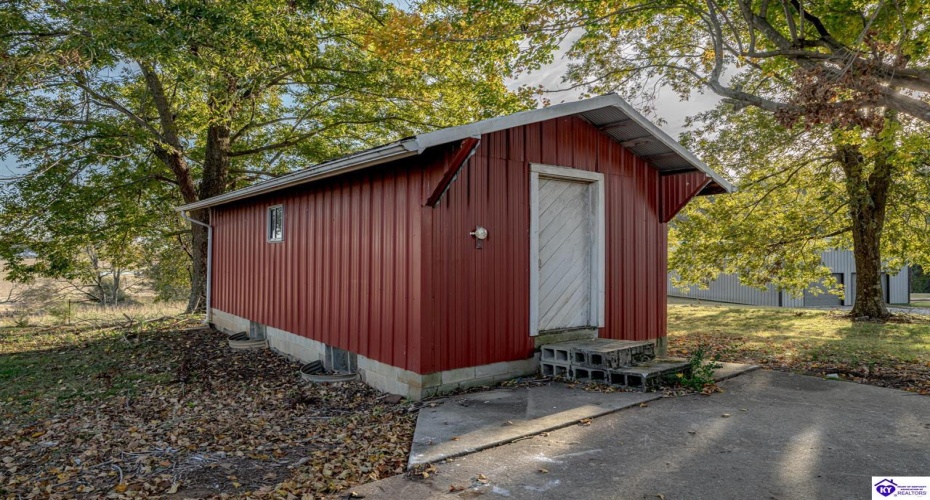 Country Lane, Magnolia, Kentucky 42757, ,2 BathroomsBathrooms,For Sale,Country Lane,HK24004101