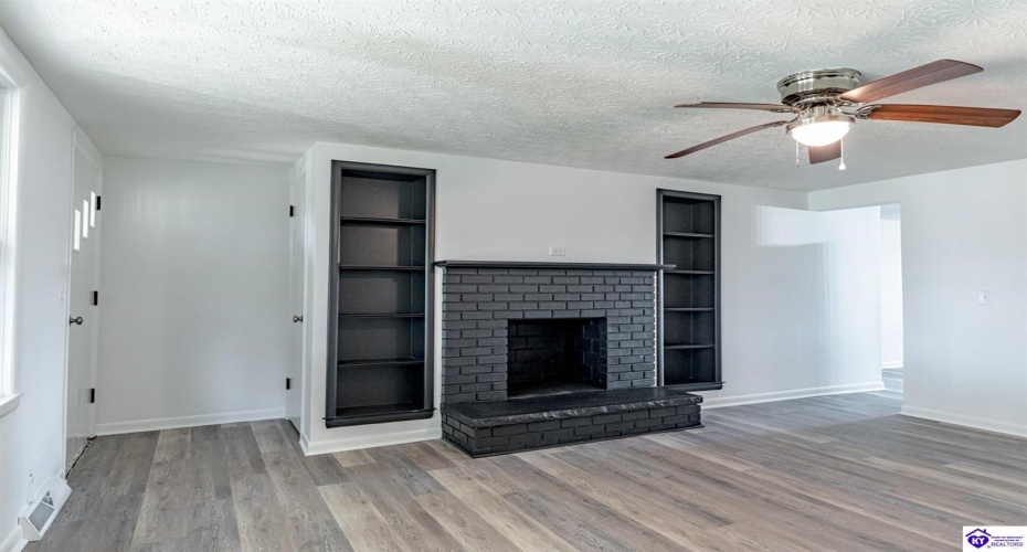 Country Lane, Magnolia, Kentucky 42757, ,2 BathroomsBathrooms,For Sale,Country Lane,HK24004101