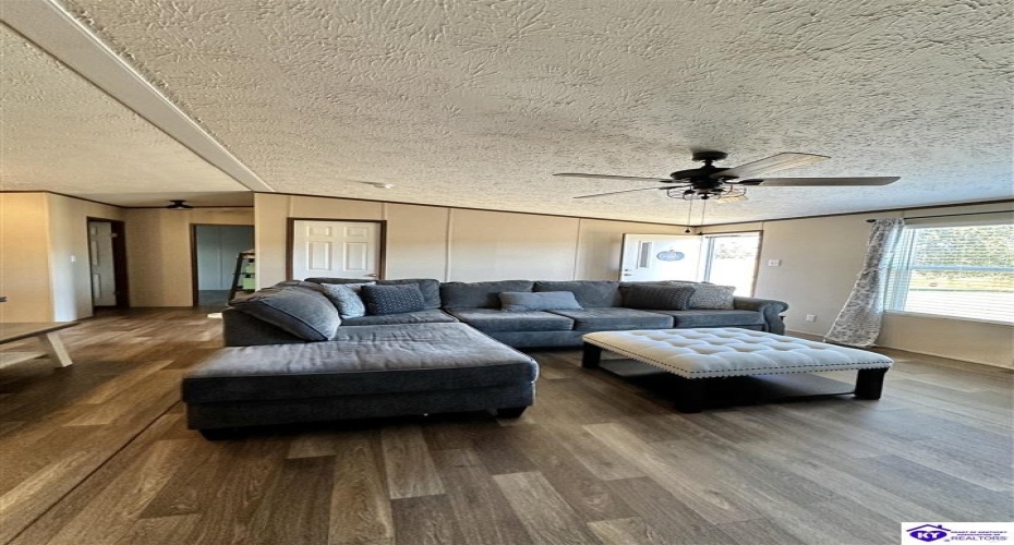 Buck Watson Road, Columbia, Kentucky 42728, ,2 BathroomsBathrooms,For Sale,Buck Watson Road,HK24004108