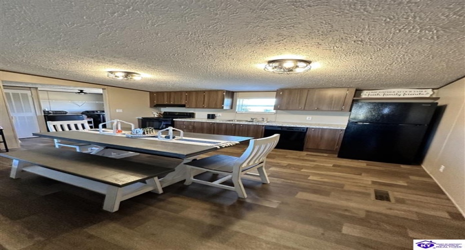 Buck Watson Road, Columbia, Kentucky 42728, ,2 BathroomsBathrooms,For Sale,Buck Watson Road,HK24004108