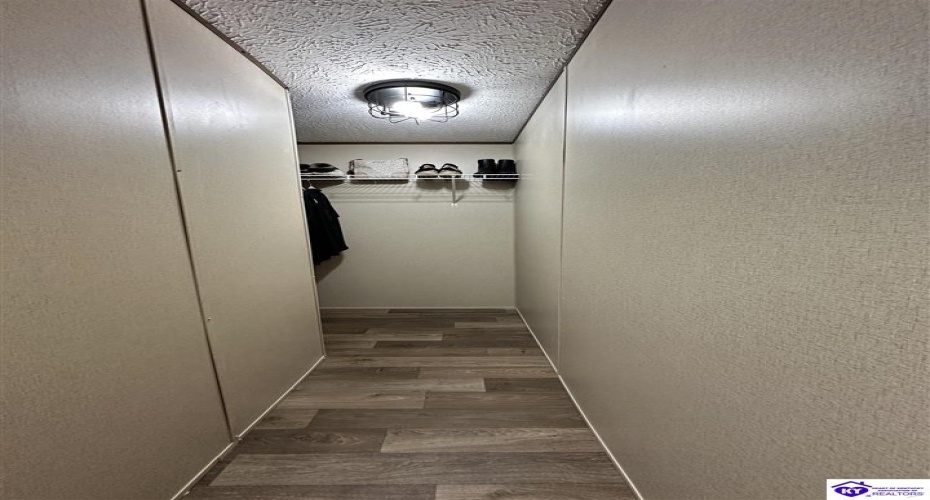 Buck Watson Road, Columbia, Kentucky 42728, ,2 BathroomsBathrooms,For Sale,Buck Watson Road,HK24004108