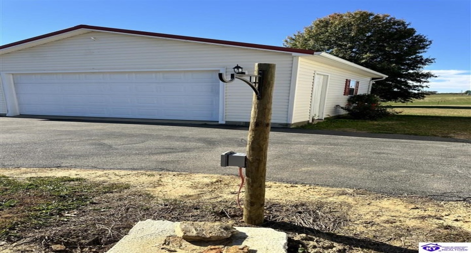Buck Watson Road, Columbia, Kentucky 42728, ,2 BathroomsBathrooms,For Sale,Buck Watson Road,HK24004108