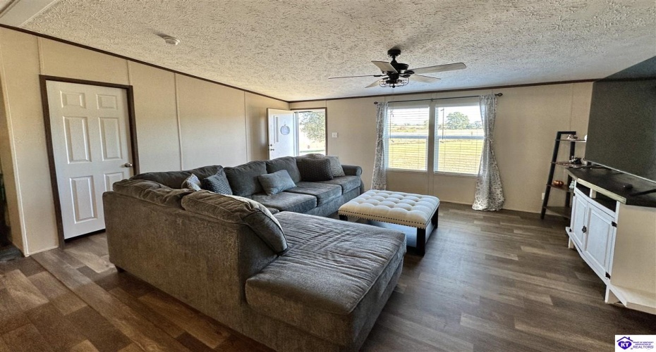 Buck Watson Road, Columbia, Kentucky 42728, ,2 BathroomsBathrooms,For Sale,Buck Watson Road,HK24004108