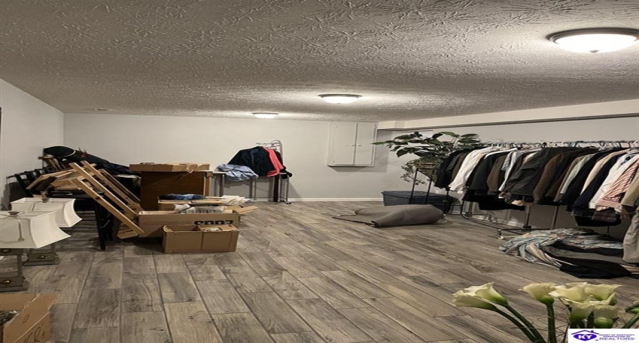 Hill Street, Vine Grove, Kentucky 40160, ,3 BathroomsBathrooms,For Sale,Hill Street,HK24003182