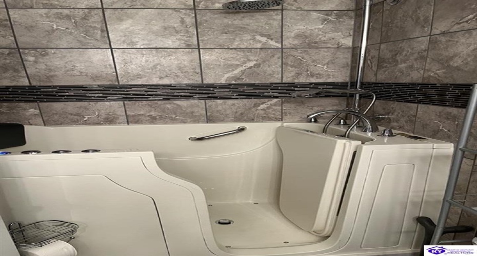 Hill Street, Vine Grove, Kentucky 40160, ,3 BathroomsBathrooms,For Sale,Hill Street,HK24003182