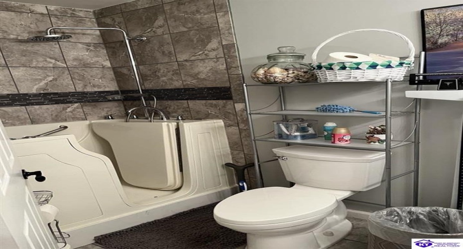 Hill Street, Vine Grove, Kentucky 40160, ,3 BathroomsBathrooms,For Sale,Hill Street,HK24003182