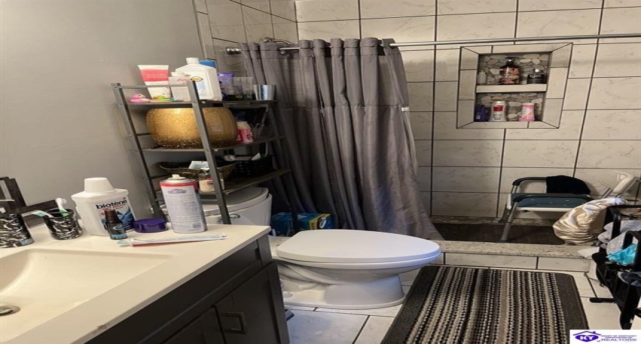 Hill Street, Vine Grove, Kentucky 40160, ,3 BathroomsBathrooms,For Sale,Hill Street,HK24003182