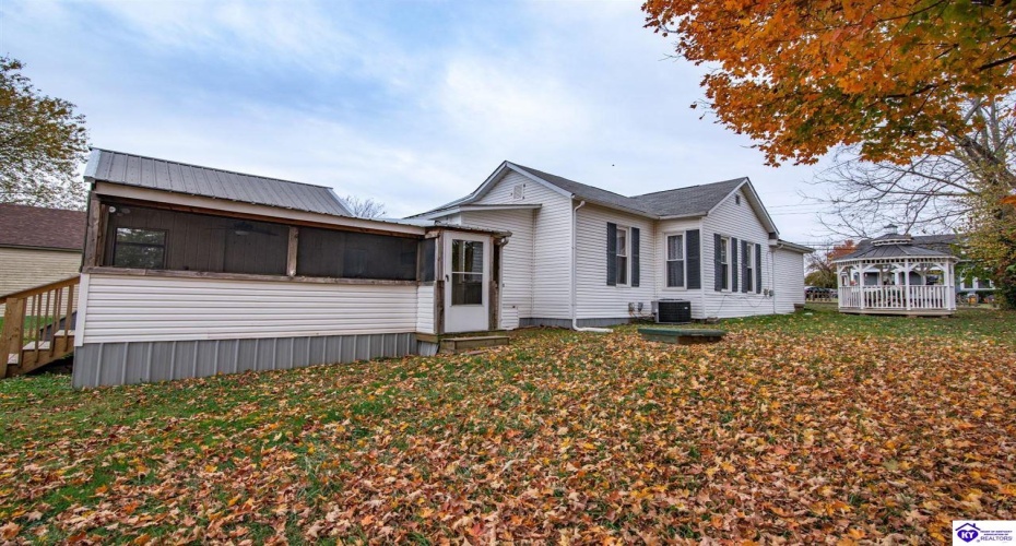 High Street, Vine Grove, Kentucky 40175, ,2 BathroomsBathrooms,For Sale,High Street,HK24004111