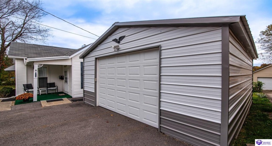 High Street, Vine Grove, Kentucky 40175, ,2 BathroomsBathrooms,For Sale,High Street,HK24004111