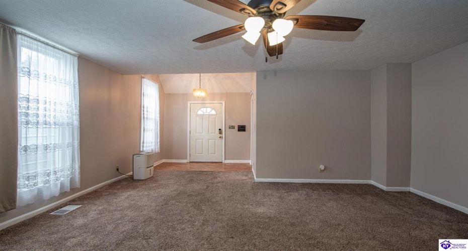 High Street, Vine Grove, Kentucky 40175, ,2 BathroomsBathrooms,For Sale,High Street,HK24004111