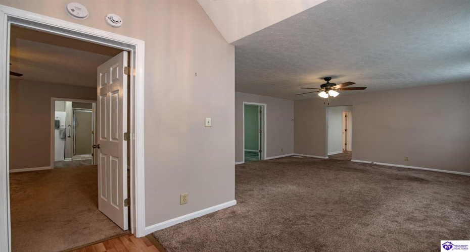 High Street, Vine Grove, Kentucky 40175, ,2 BathroomsBathrooms,For Sale,High Street,HK24004111