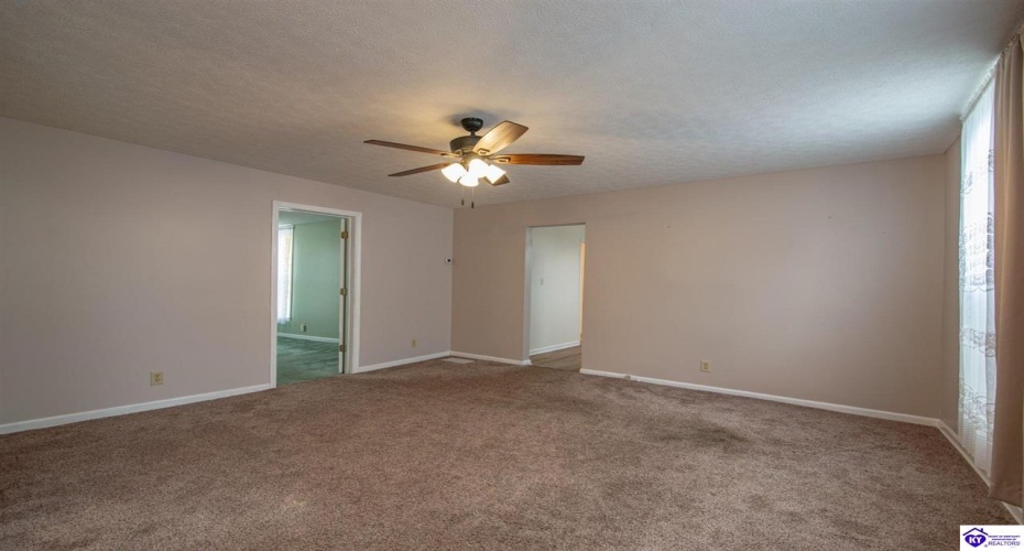 High Street, Vine Grove, Kentucky 40175, ,2 BathroomsBathrooms,For Sale,High Street,HK24004111